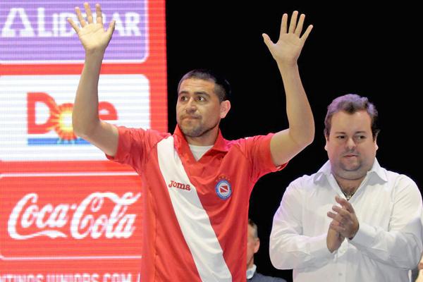 ESTRELLA El volante Juan Rom�n Riquelme es desde ayer flamante incorporación de Argentinos Juniors que decidió hacer un gran esfuerzo para sumarlo al plantel que jugar� en la B Nacional
