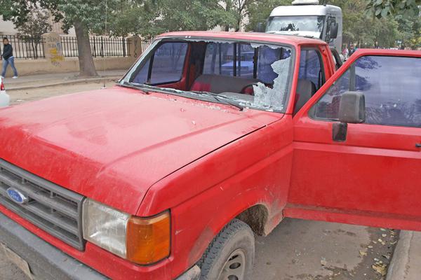 DAÑOS MATERIALES El vehículo de Luna tras el ataque