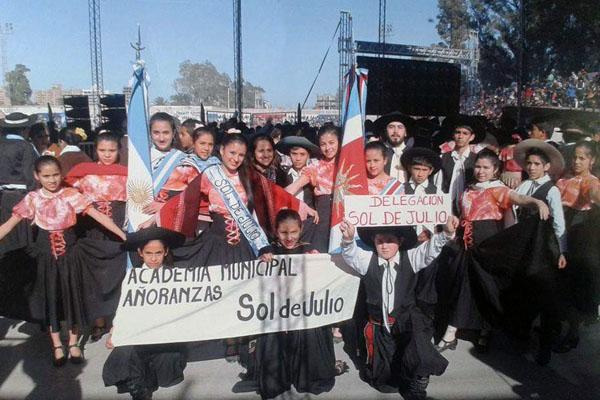 El pueblo de Sol de Julio fue parte de la fiesta por los 461 antildeos de Santiago