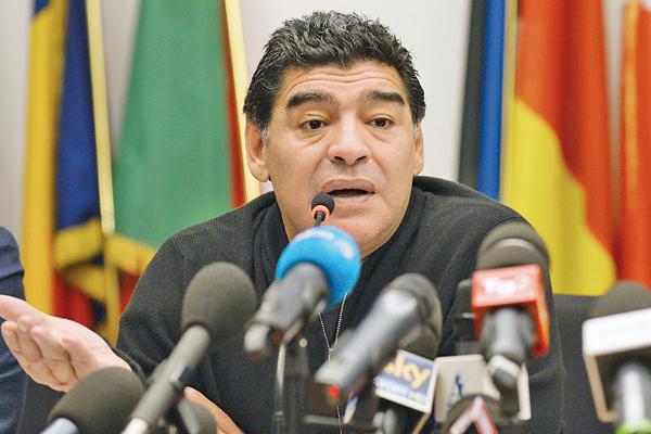 Maradona amenazoacute a Tapia criticoacute a Grondona y habloacute del Papa Francisquito