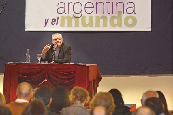 PONENCIA López Murphy abordó los principales problemas de la economía argentina como el energético la competitividad el desempleo y el monetario