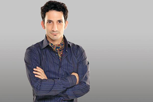 Juan Minujiacuten el nuevo gay de la TV que ya genera poleacutemica