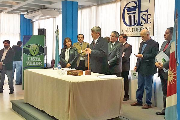 SATISFACCIÓN Llugdar participó del juramento de los nuevos profesionales y les exhortó a trabajar con empeño y respecto