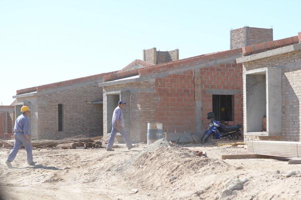 TRABAJOS Se autorizó el mejoramiento del camino entre Forres y una escuela la construcción de 10 viviendas entre otras obras 