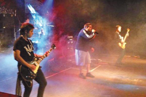 Patricio Fontanet cantoacute en Coacuterdoba y lo ovacionaron