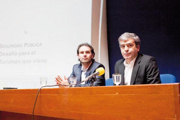 PROYECTO Federico Gutiérrez Zuluaga (izq) explicó en Tucumn cómo Medellín logró vencer la violencia del narcotrfico