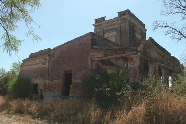 RUINAS En esta casa habitó Absalón Rojas uno de los gobernadores que manejó la provincia desde Antajé