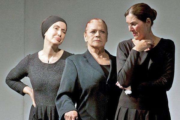 Andrea Bonelli- Siento que la Poncia soy yo