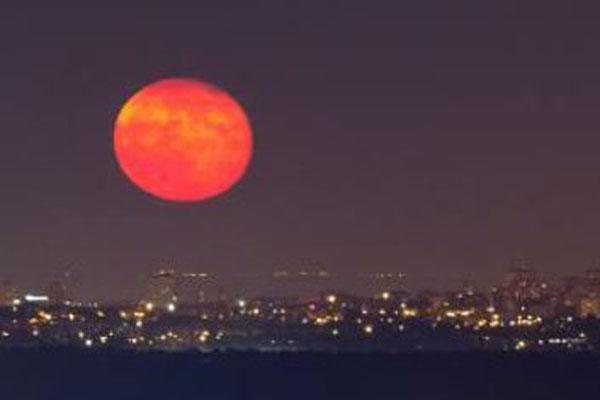 En la madrugada del mieacutercoles se produciraacute una nueva Luna Roja