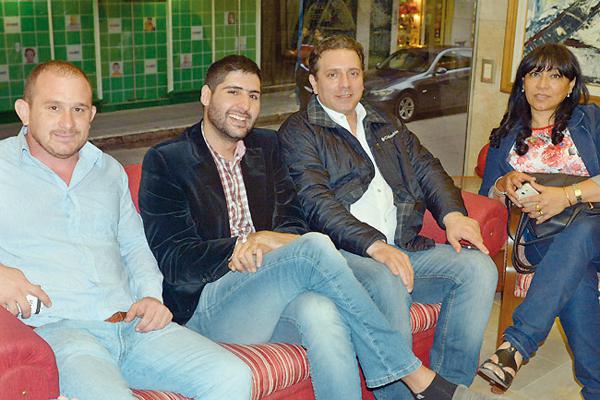 Neacutestor Daniel y Cristina fueron quienes pusieron el hombro al paiacutes