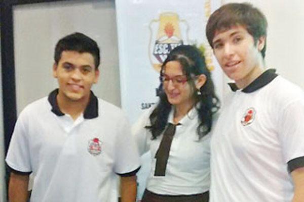 Un grupo de alumnos bandentildeos presentoacute su innovador proyecto en TeacutecnicaMente