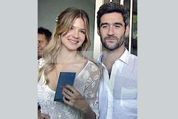 Marcela  Kloosterboer se casoacute con el exrugbier con quien convive hace tres antildeos