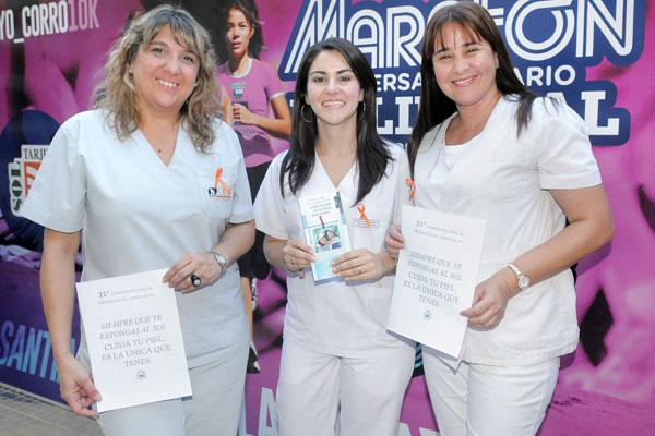 COLABORACIÓN Las dermatólogas Mariana Llapur María Rico y Ana María Auad dieron detalles de cómo hay que cuidarse contra un c�ncer de piel