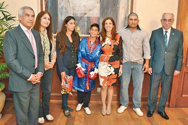 Claudia Zamora recibioacute al puacutegil Lucas Torres