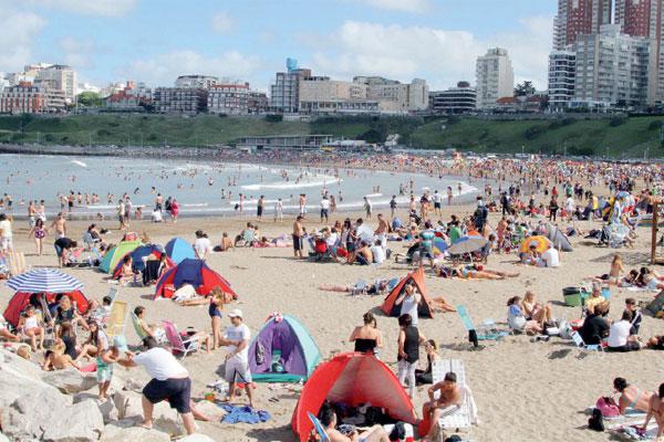 ESTADÍSTICA Este año una familia tipo (dos adultos y dos chicos) necesitar�  1900 diarios para unas vacaciones de 15 días en Mar del Plata