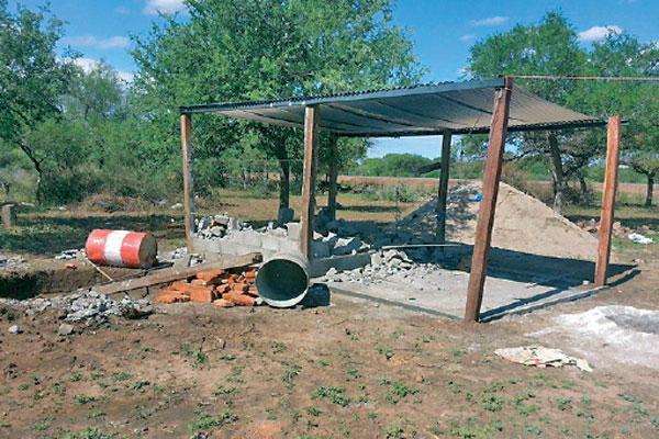 Hombres armados apalearon a 3 familias las rociaron con nafta e intentaron prenderles fuego