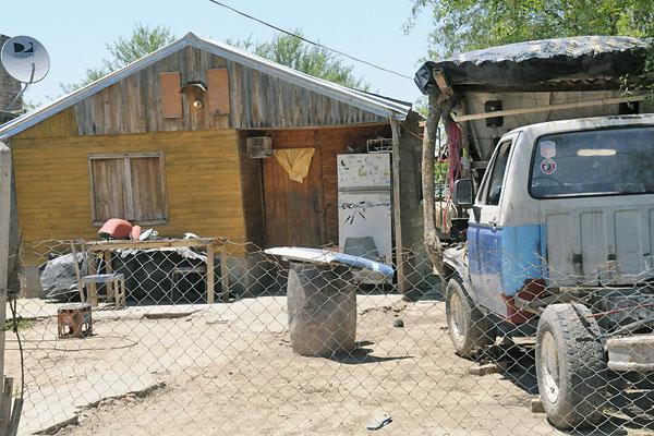 Matoacute de una certera puntildealada al duentildeo de un perro que habiacutea mordido a su hijo de 5 antildeos