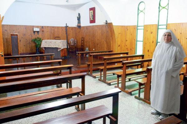 Las hermanas de clausura elaboran las hostias con las que se comulga en gran parte del NOA