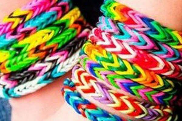 Preocupacioacuten- advierten sobre la toxicidad de gomitas con la que los nintildeos arman pulseras