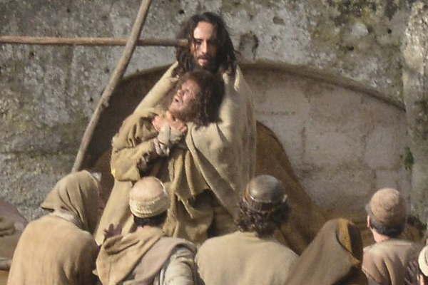 Actor brasilentildeo interpreta  a Jesuacutes  en Ben Hur