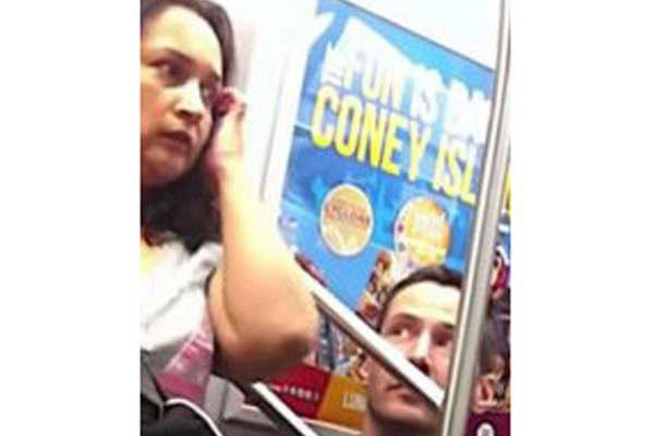 Keanu Reeves todo un caballero en el subte