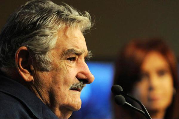 Mujica cuestiona a la Argentina- No acompantildea un carajo la integracioacuten regional