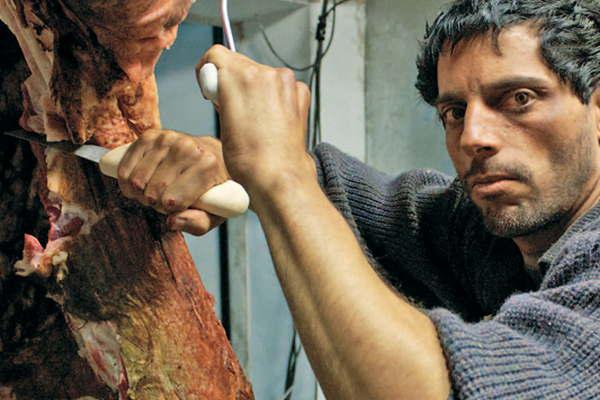 Sebastiaacuten Schindel filmoacute El patroacuten sobre el crimen y la esclavitud