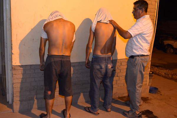 Dos detenidos y dos proacutefugos por el robo de caballos y ganado