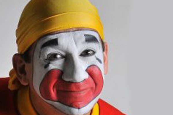 Pintildeoacuten tuvo que salir  a aclarar su muerte- Estoy  aquiacute resucitando