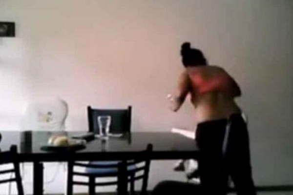 Filman a una nintildeera maltratando a dos nintildeos a su cuidado