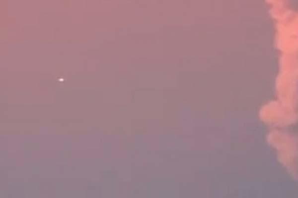 iquestUn ovni en medio de la erupcioacuten del volcaacuten Calbuco