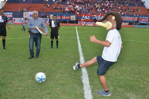 El Pichi dio el puntapieacute inicial al Torneo Anual 50 antildeos de Canal 7