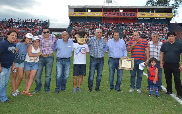El Pichi dio el puntapieacute inicial al Torneo Anual 50 antildeos de Canal 7