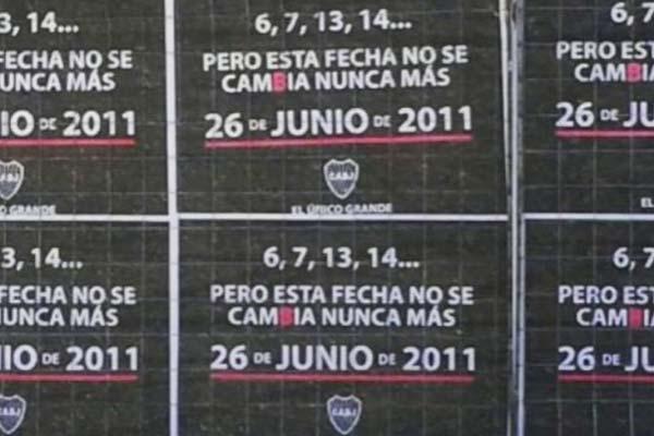 Con afiches y fantasmas los hinchas del Xeneize recibieron al Millonario