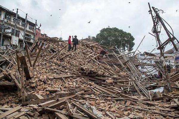Nepal- Encuentran a 100 montantildeistas enterrados tras el sismo
