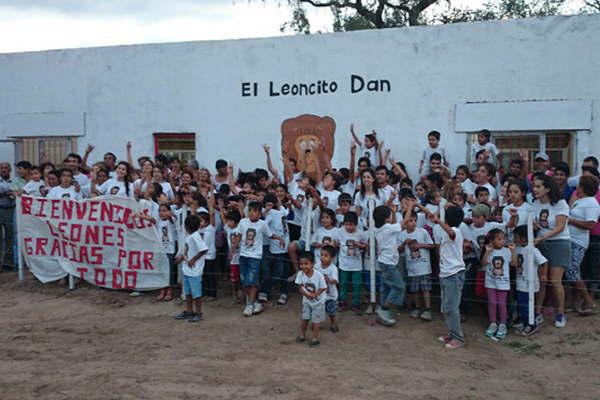 El Leoncito Dan inauguroacute un flamante centro comunitario para la comunidad de Weisburd