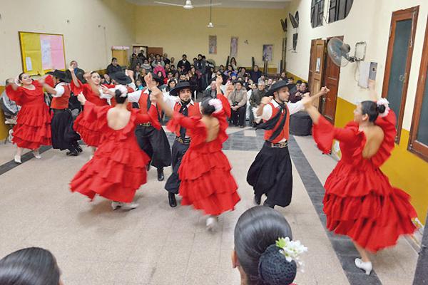 Bailarines santiaguentildeos seraacuten protagonistas de la previa