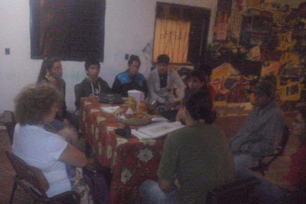 Representantes de Nacioacuten visitaron a los autores de Joacutevenes de La Telesita