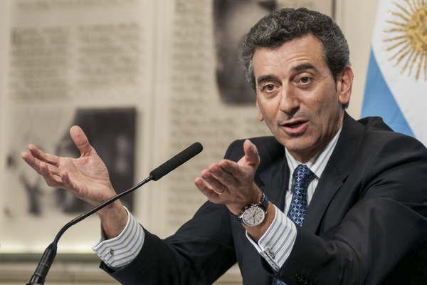 Randazzo- No vi llorar a Karina Rabolini cuando un imitador manco le tocaba la cola