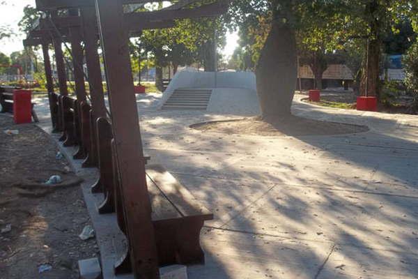 Avanzan las obras en la plazoleta Islas Malvinas
