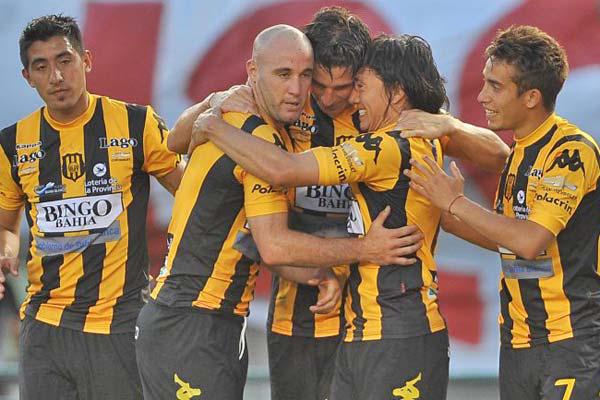 Olimpo y Nueva Chicago juegan algo maacutes que tres puntos