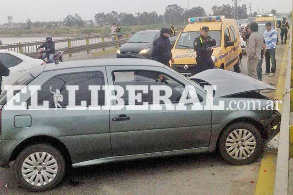 Dos heridos por choque en el puente San Francisco Solano