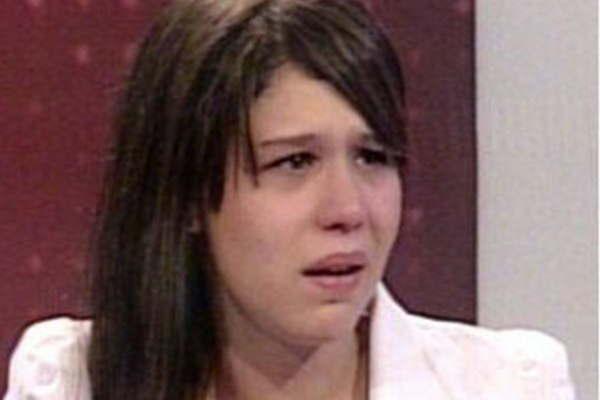 Lo denuncia por padre abandoacutenico y estafador