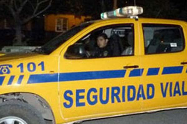 Secuestran tres camionetas que transportaban mercaderiacutea ilegal