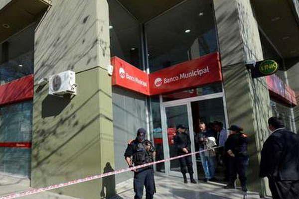 Delincuentes roban en un banco municipal  por quinta vez en el antildeo