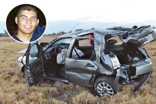 Fallecioacute un policiacutea de Seguridad Vial chocado por un micro