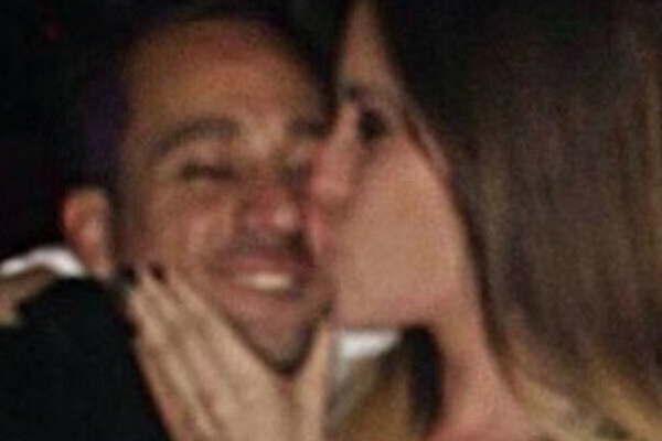 El novio de Juana Viale fue visto con otra mujer