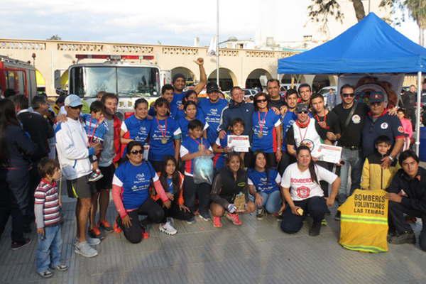 El atleta Martiacuten Perea cumplioacute con creces su objetivo de unir corriendo las ciudades de Santiago y Las Termas