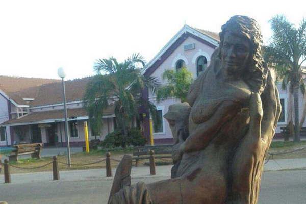 Seraacute restaurado el Monumento a la Chacarera de la avenida Besares
