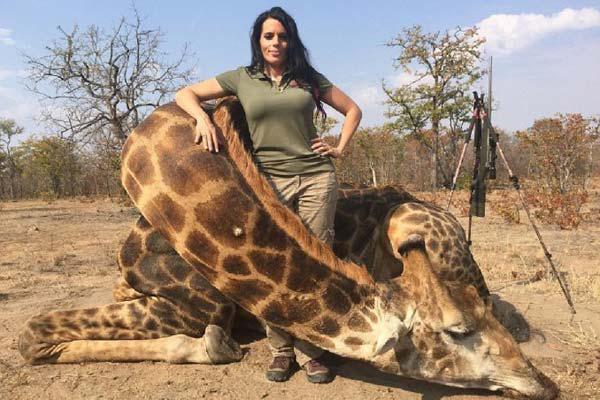 Indignante- una cazadora sube fotos con sus presas a Facebook y avisa que vienen maacutes